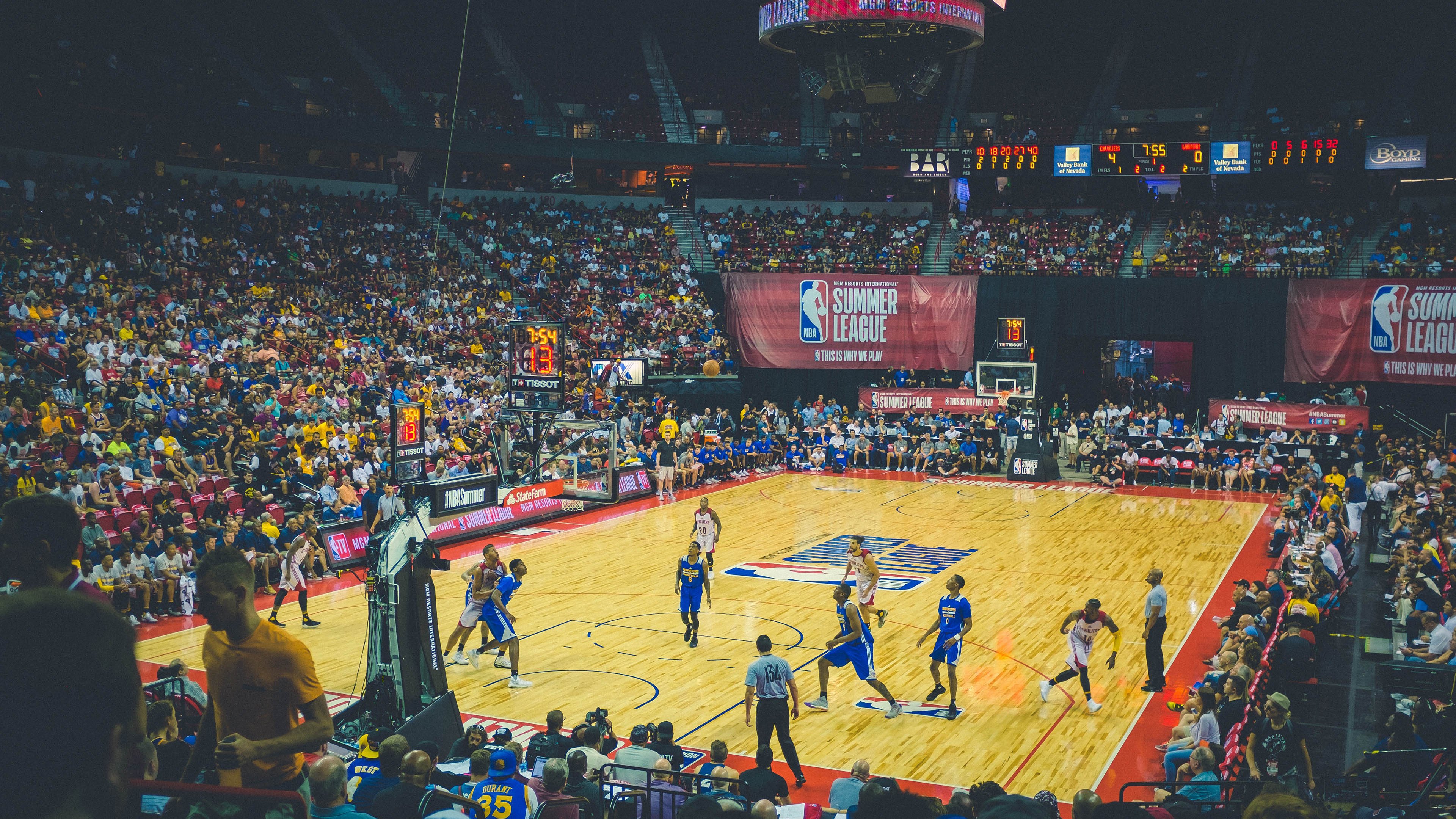 为什么 2026 年的 NBA 球迷开始抵制过于依赖三分球的“极致魔球理论”?